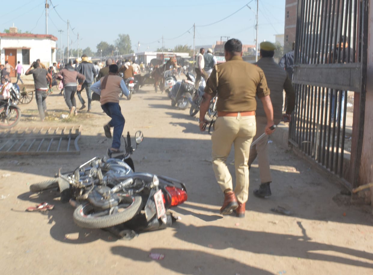 Hardoi, Ruckus on lifting the businessman, jam on the highway