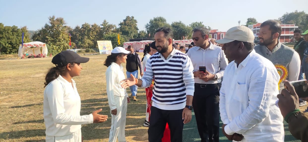 Chitrakoot: Two matches organized in women's cricket