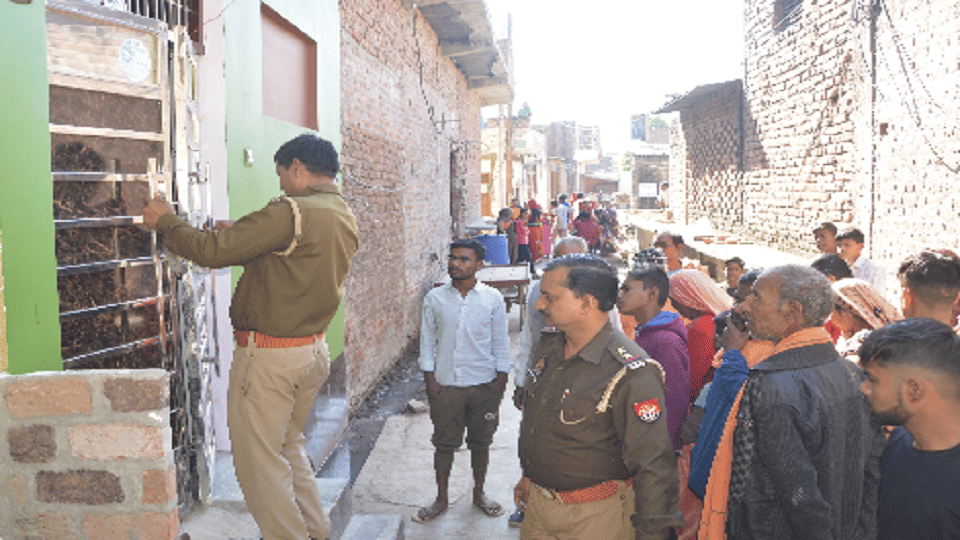 Husband kept wife  locked in the room for seven days by tying mouth and hands IN firozabad