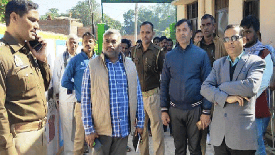 Class II student lost his life while playing in firozabad
