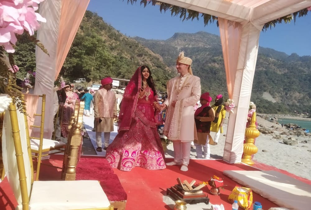Rishikesh Marriage News: Canadian Boy Done Wedding from haridwar girl Beautiful Photos