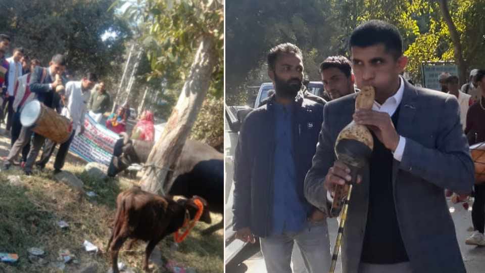 A consumer did unique demonstration against power corporation in Panipat