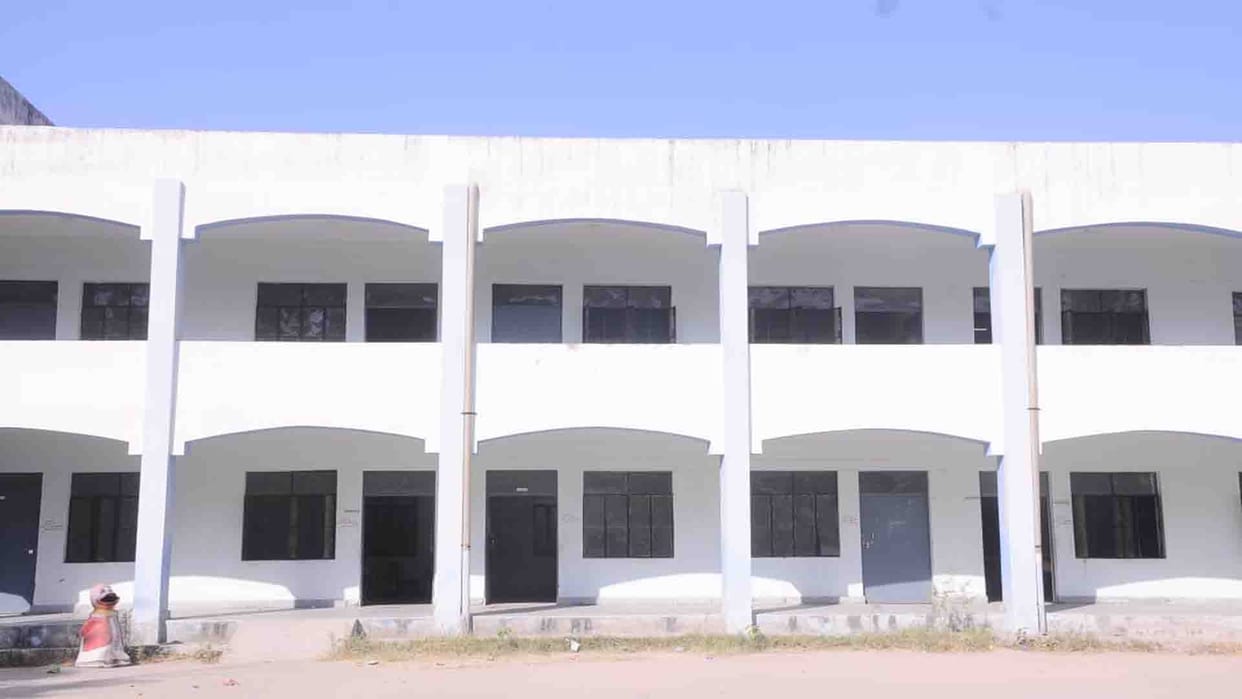 Girl student jumped from roof in Kanpur, mother discharged from hospital
