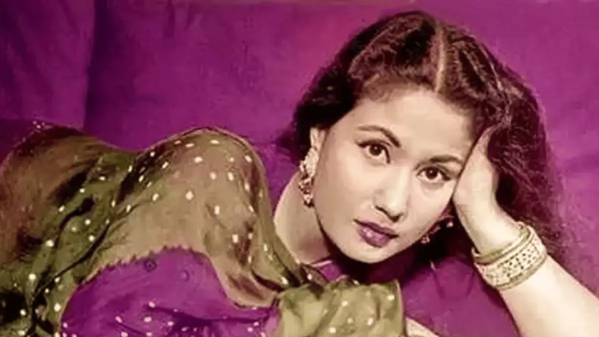Meena Kumari death anniversary she started acting age of seven Know about the career and life of tragedy queen