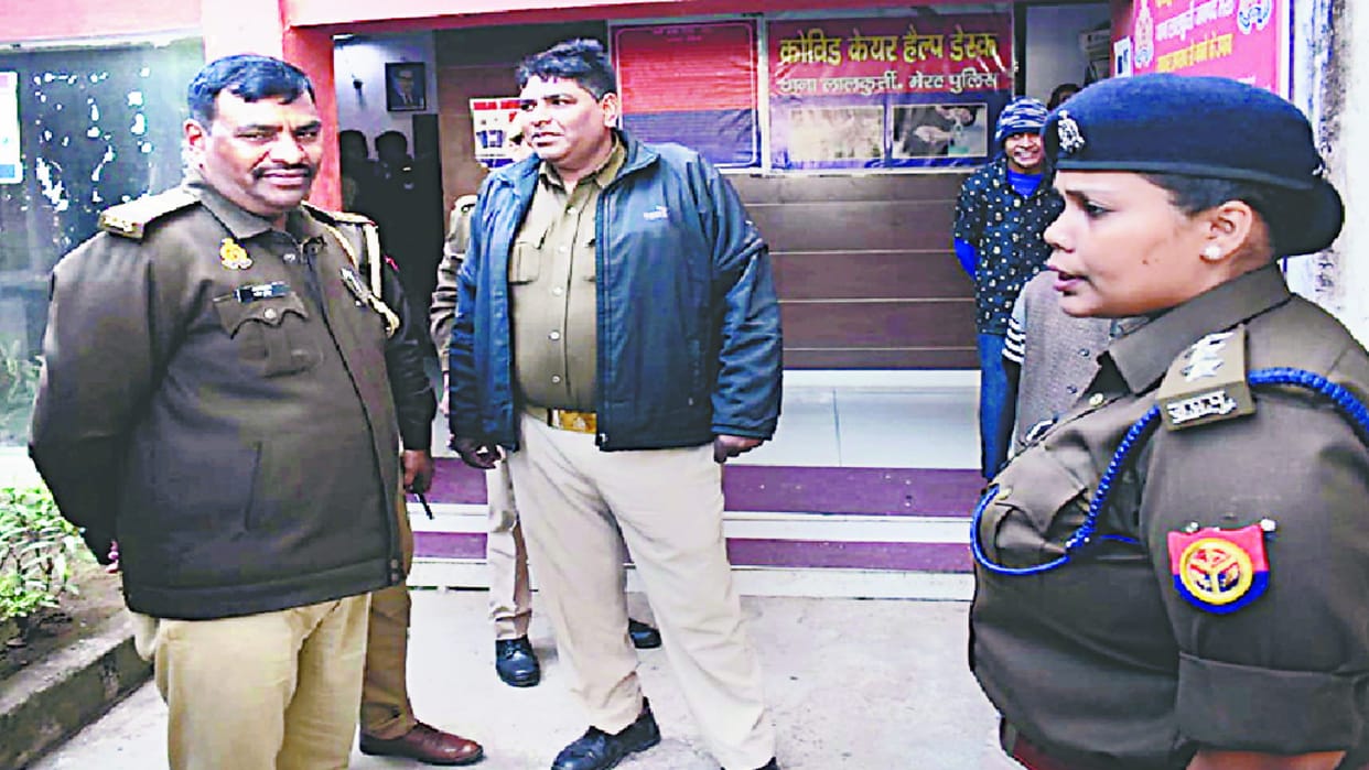 Police team raid in Jyoti Palace hotel in Lalkurti in Meerut city and school dress recoverd