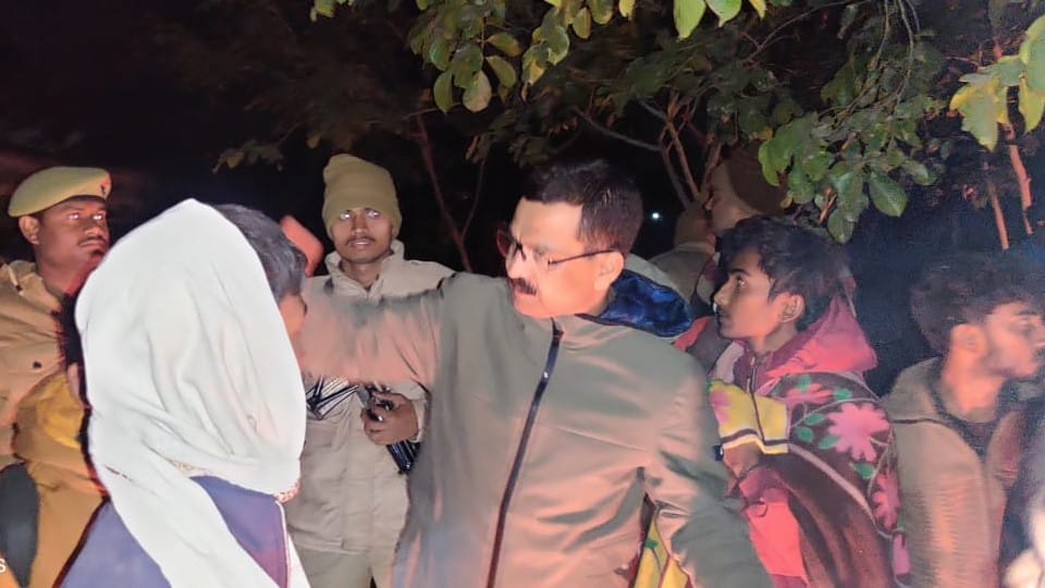 six people killed in bus accident on agra lucknow expressway in firozabad