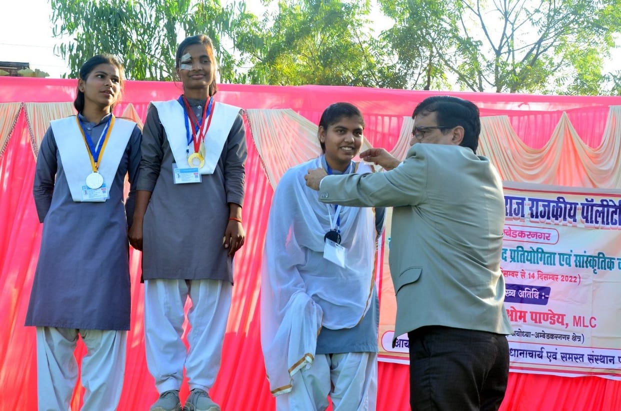 Raman house topper in volleyball