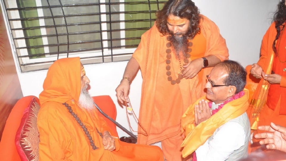 CM Shivraj reached Virat Sant Sammelan in ujjain