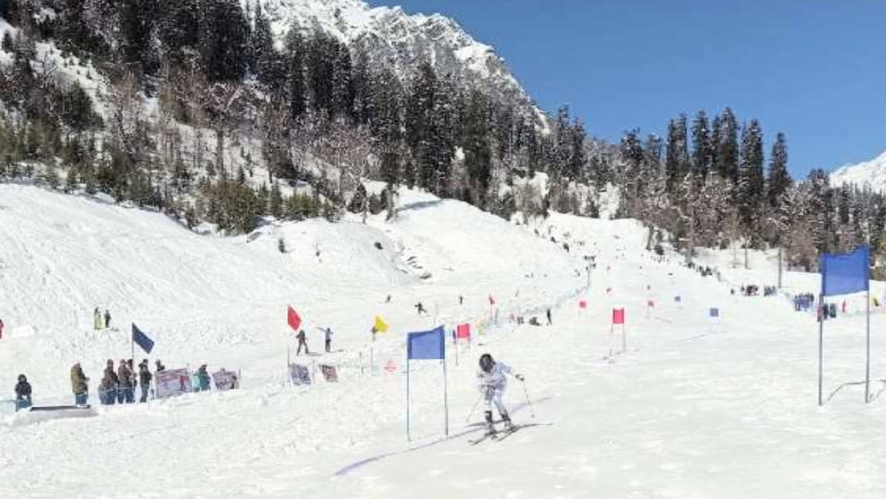 State level skiing and snowboard competition from  in Solanganala manali kullu