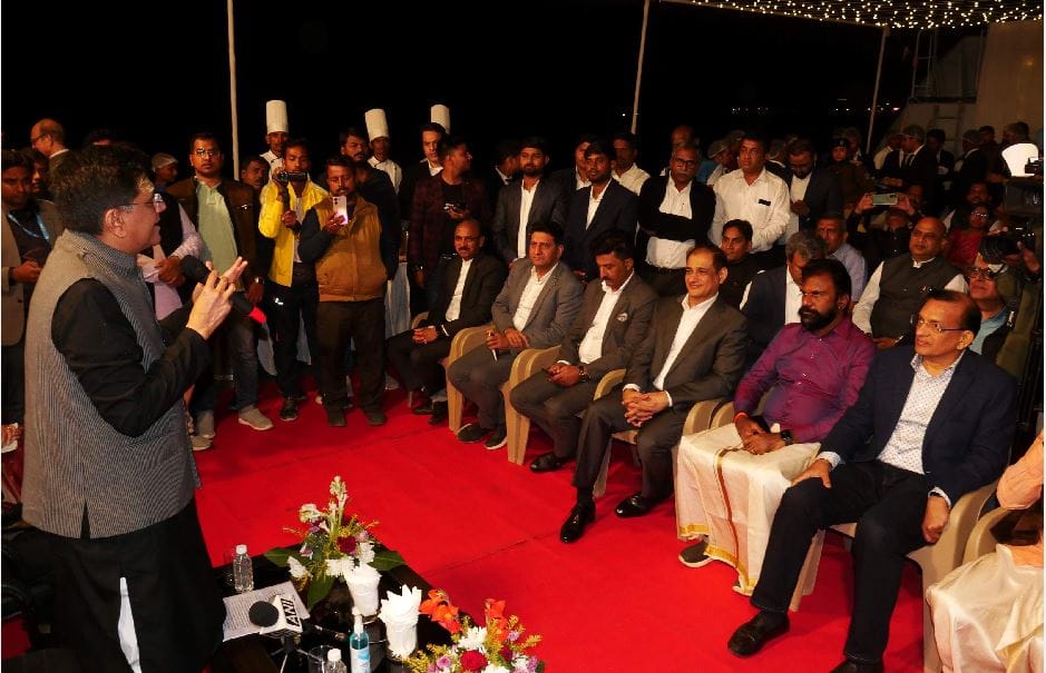 Textile Conclave in varanasi Union Textiles Minister addressed textile entrepreneurs from all over india