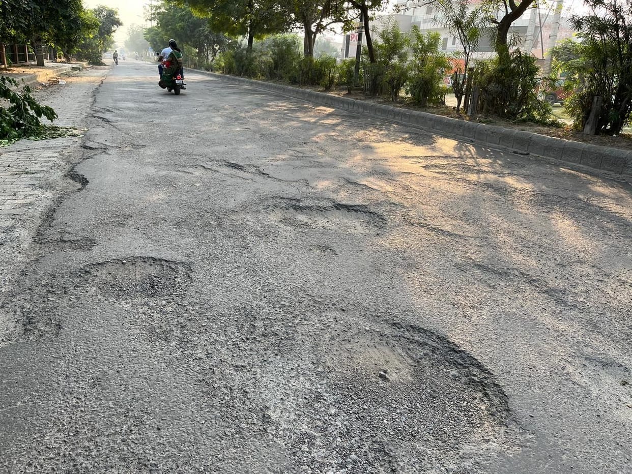 Potholes in the roads of Sector-6, fear of accidents