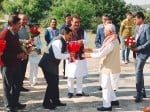 फोटो-3- मप्र के राज्यपाल का चित्रकूट में स्वागत करते ग्रामोदय विवि के कुलपति व अन्य। संवाद