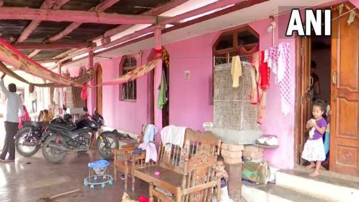 House divided among Maharashtra and Telangana family pays taxes to both