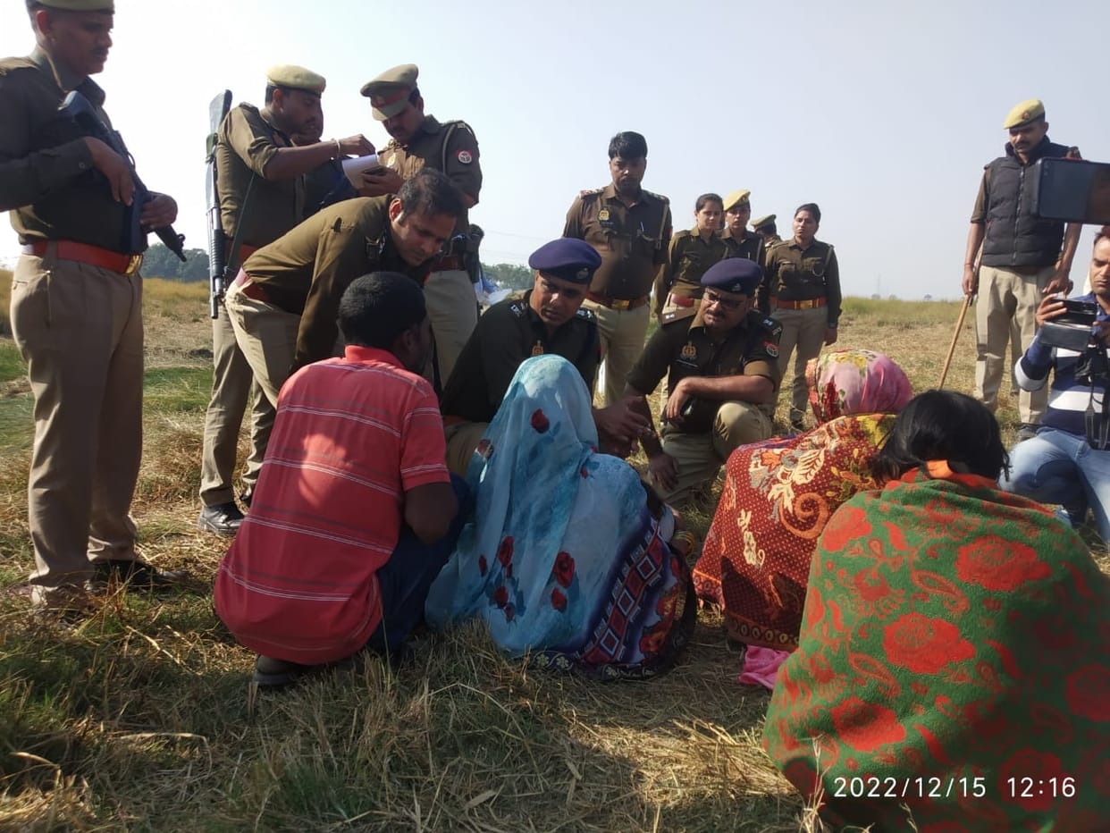 Bhadohi Dead body of an eight-year-old girl found on the pond, fear of murder after misdeed