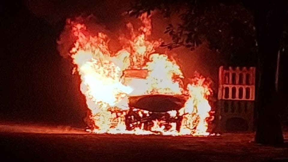car caught fire outside outside the house in agra