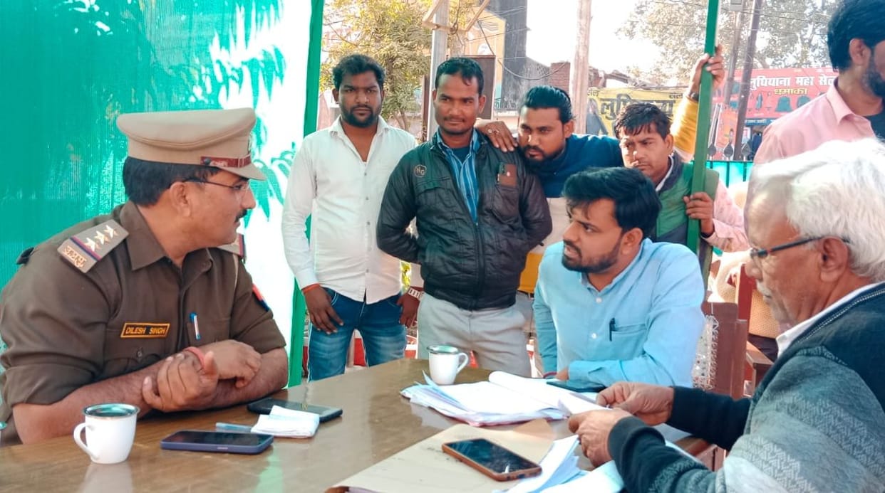 Hardoi, Chilli powder was thrown at the power team