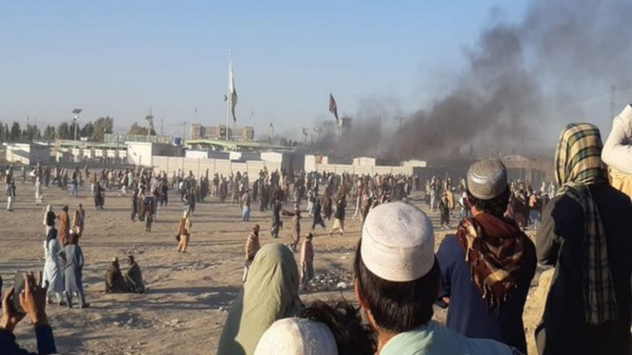 one killed over a dozen injured in cross-border firing at Pak Afghan border