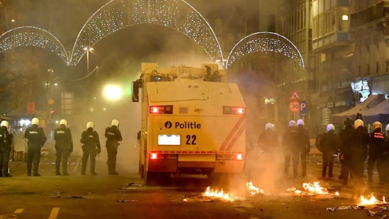 Moroccan fans upset by the team's defeat in the FIFA WC 2022 semifinal violence in Belgium-France, watch video