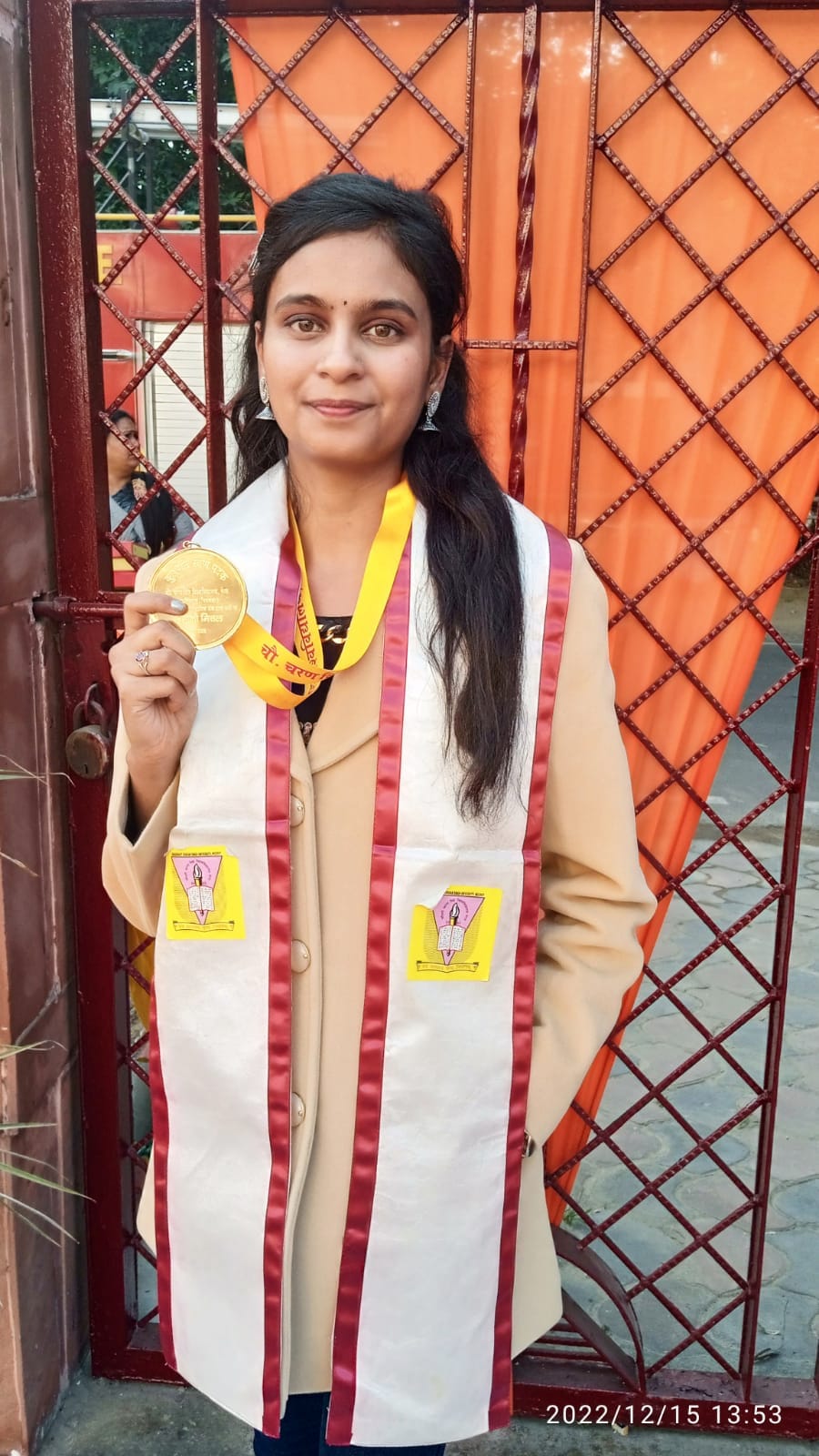 Jain Girl's student Himani Mittal got gold medal in painting