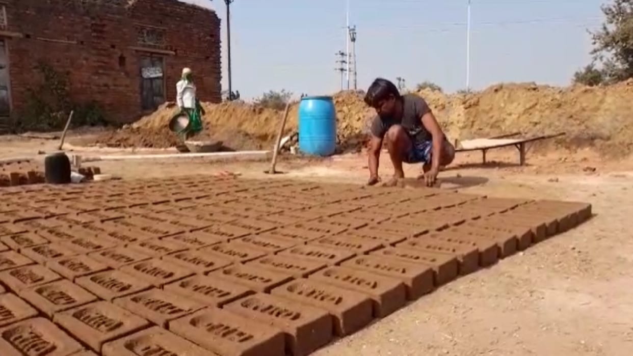 Pollution is increasing in the satna city due to illegal business of brick-kiln action is not being taken