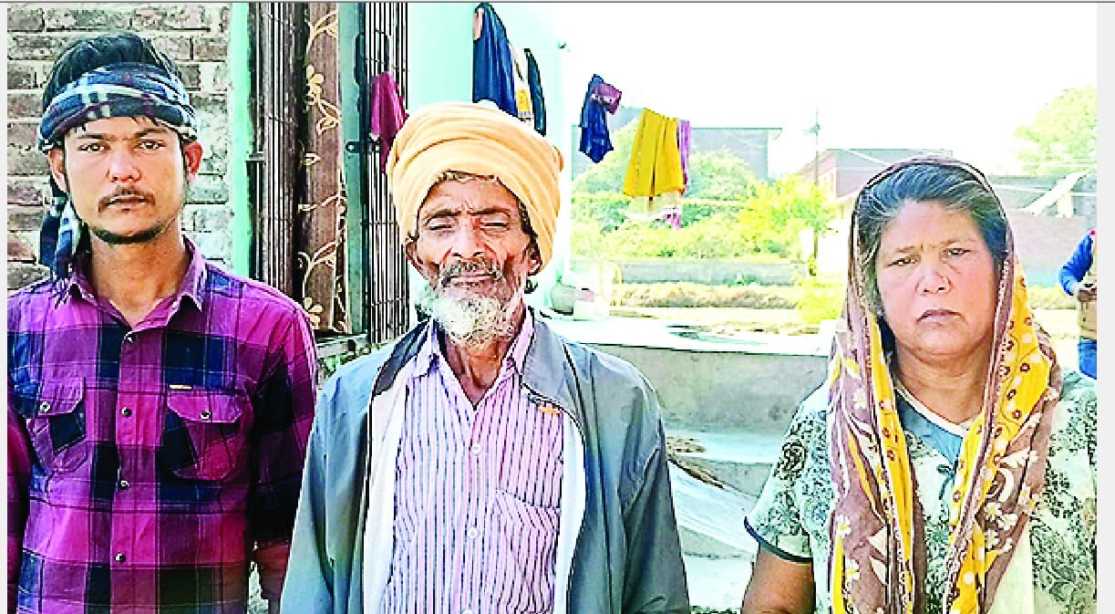 Case of suicide in Etawah transaction of Rs 20, victims mother said bulldozers went to the house of the murder