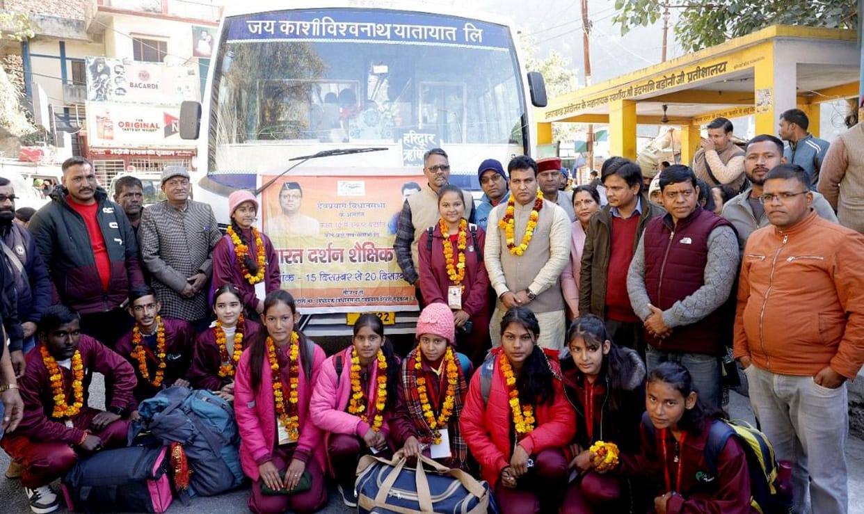 Team of 60 students leaves for Bharat Darshan