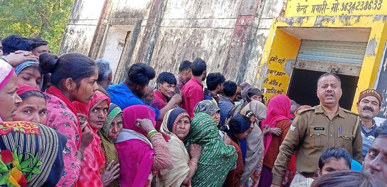 Women queuing up for urea fertilizers in Kasganj