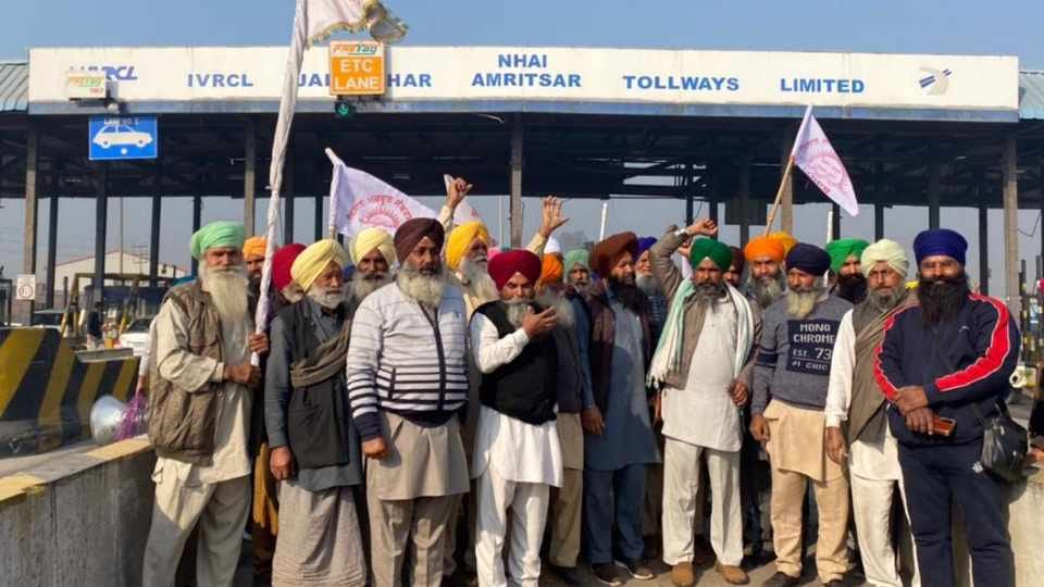 Demonstration of farmers at 18 toll plazas in Punjab