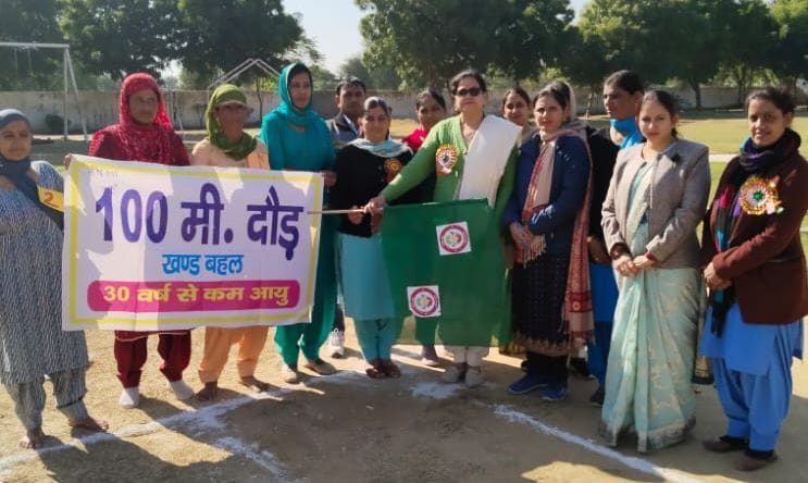 Competition: Urmila Chahar Kalan stood first in potato spoon race