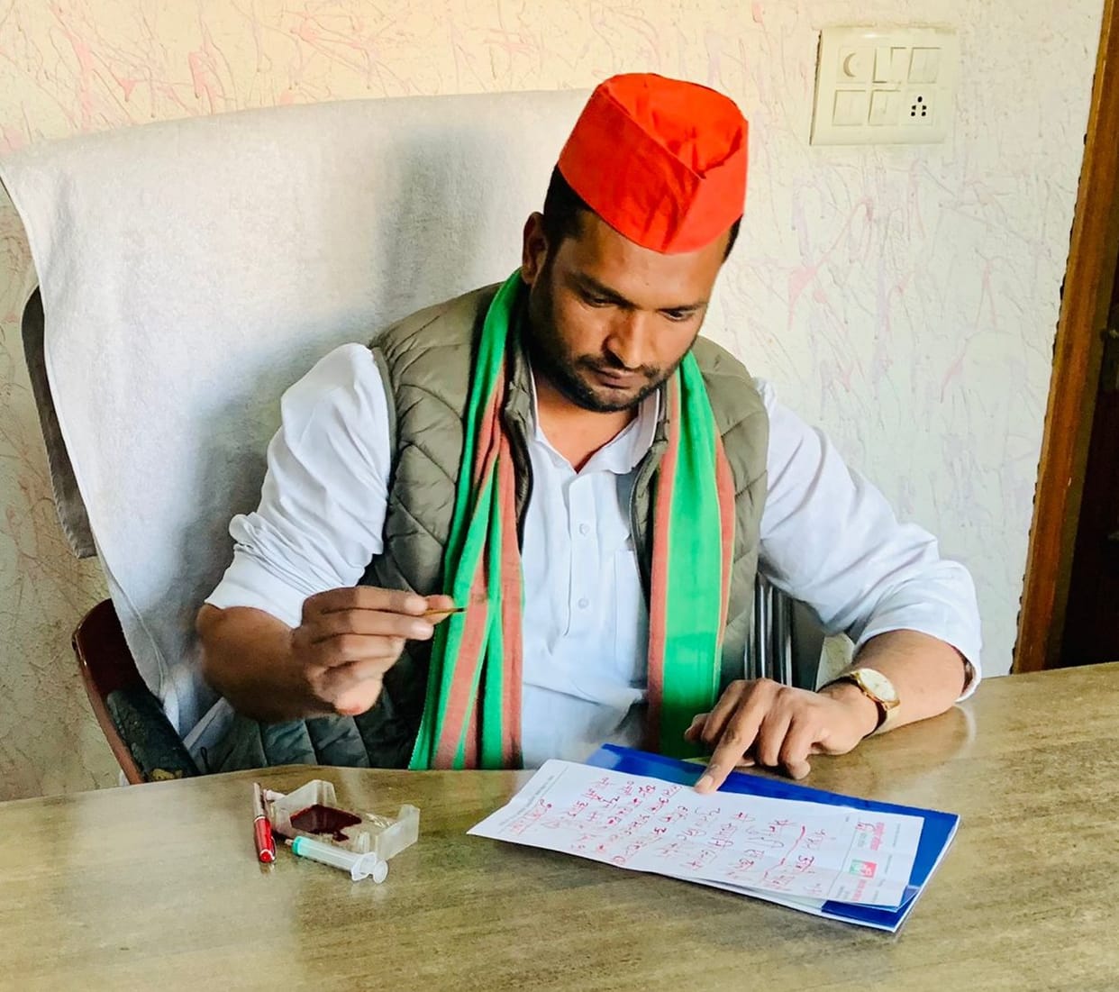 expressed happiness by writing a letter with blood
