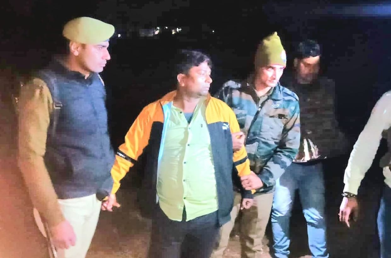 25 thousand reward arrested in encounter