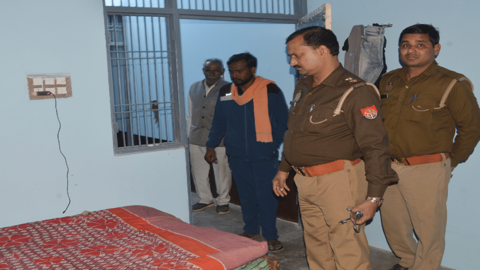 Woman accuses husband of keeping her hostage for seven days in firozabad