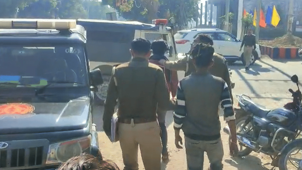 Panic spread due to firing at BJP MLA petrol pump in Agra