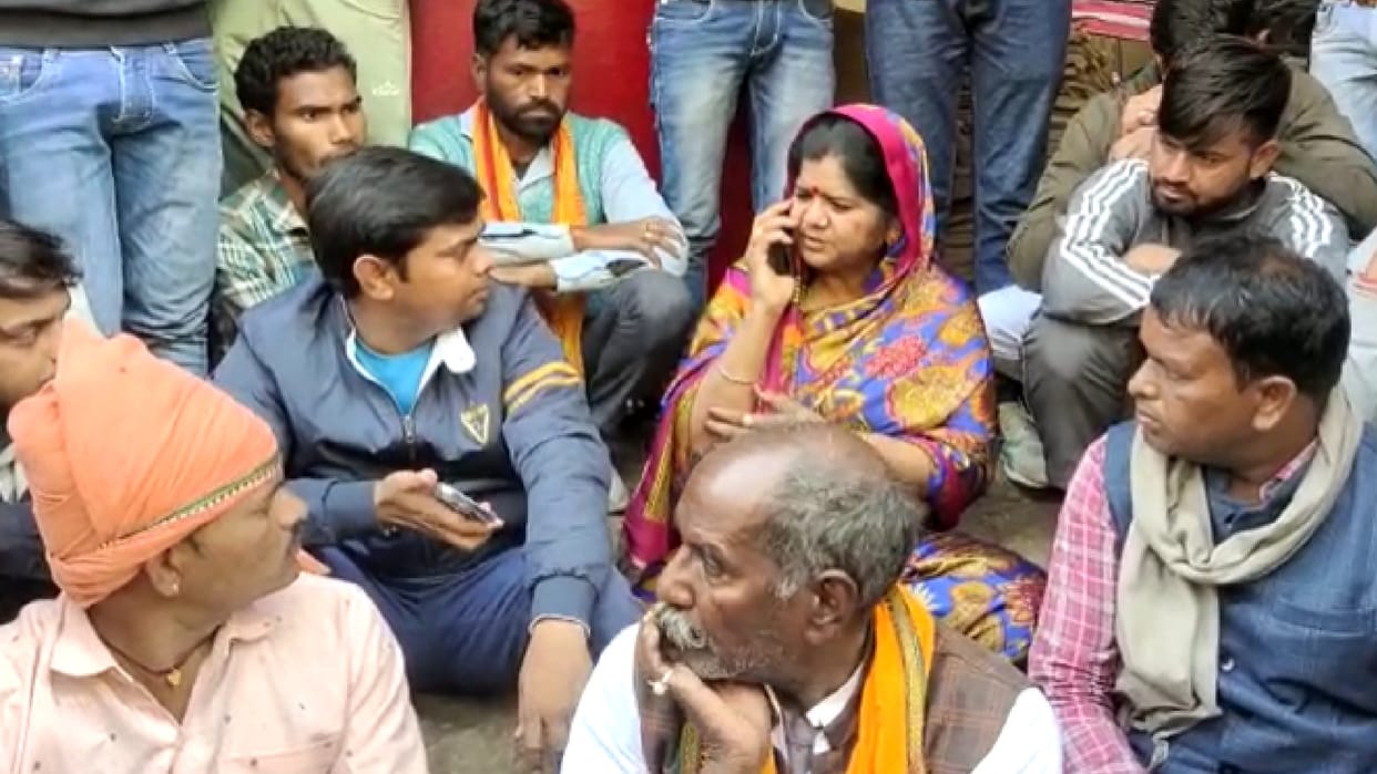 former minister Imrati Devi surrounded the police station in the case of youth murder in gwalior