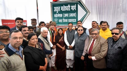 Clive Road will now be called Atul Maheshwari Marg mayor Abhilasha Gupta unveiled