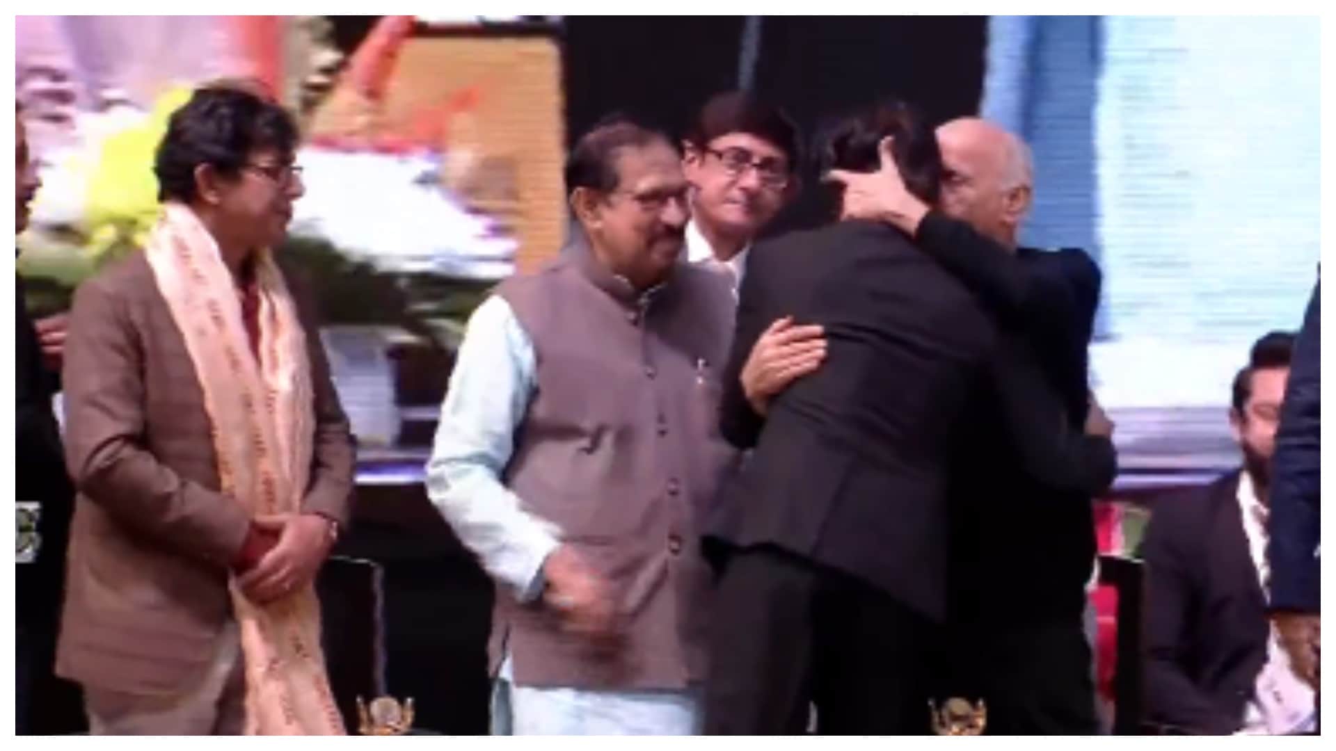 Mamata Banerjee SRK Rani Mukherji attend inaugural program of 28th International Kolkata Film Festival