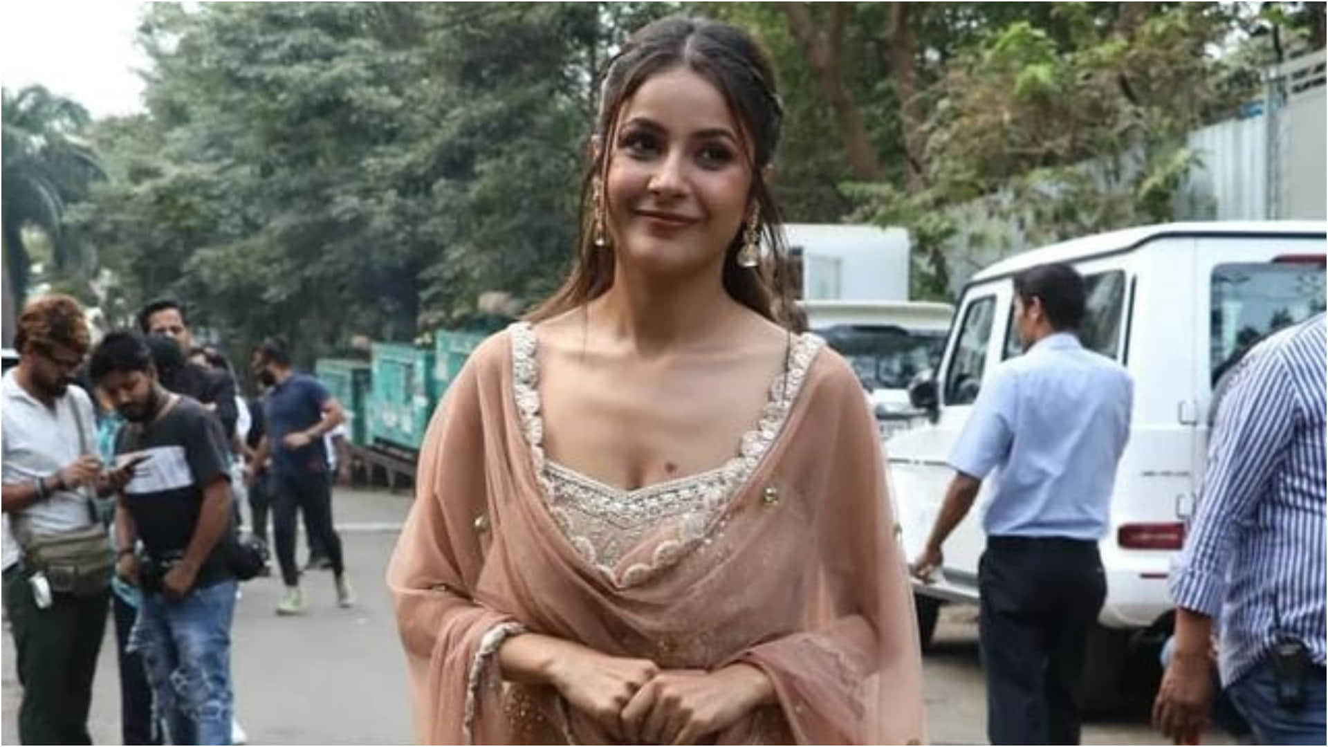 shehnaaz gill punjabi kudi avatar in rose gold kurti and sharara perfect for bridesmaid