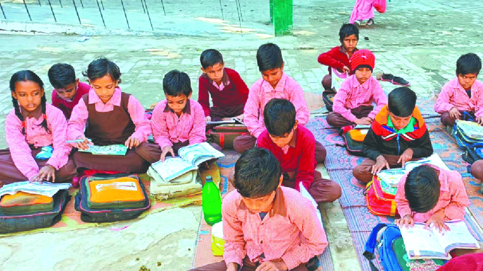 20 thousand students of primary schools did not get sweater in Mainpuri