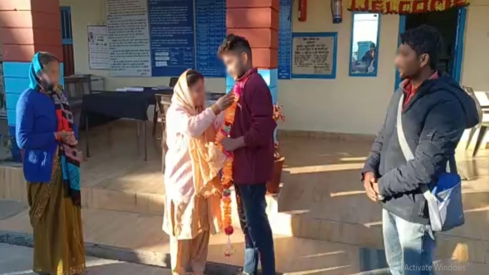 Uttarakhand chamoli News Couple Doing marriage in  police station after love affair on instagram
