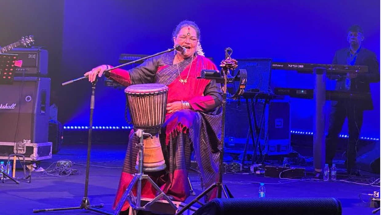 Netflix year ender mixer brings singer Usha Uthup to mehboob studios after 40 years benny dayal monica shergil