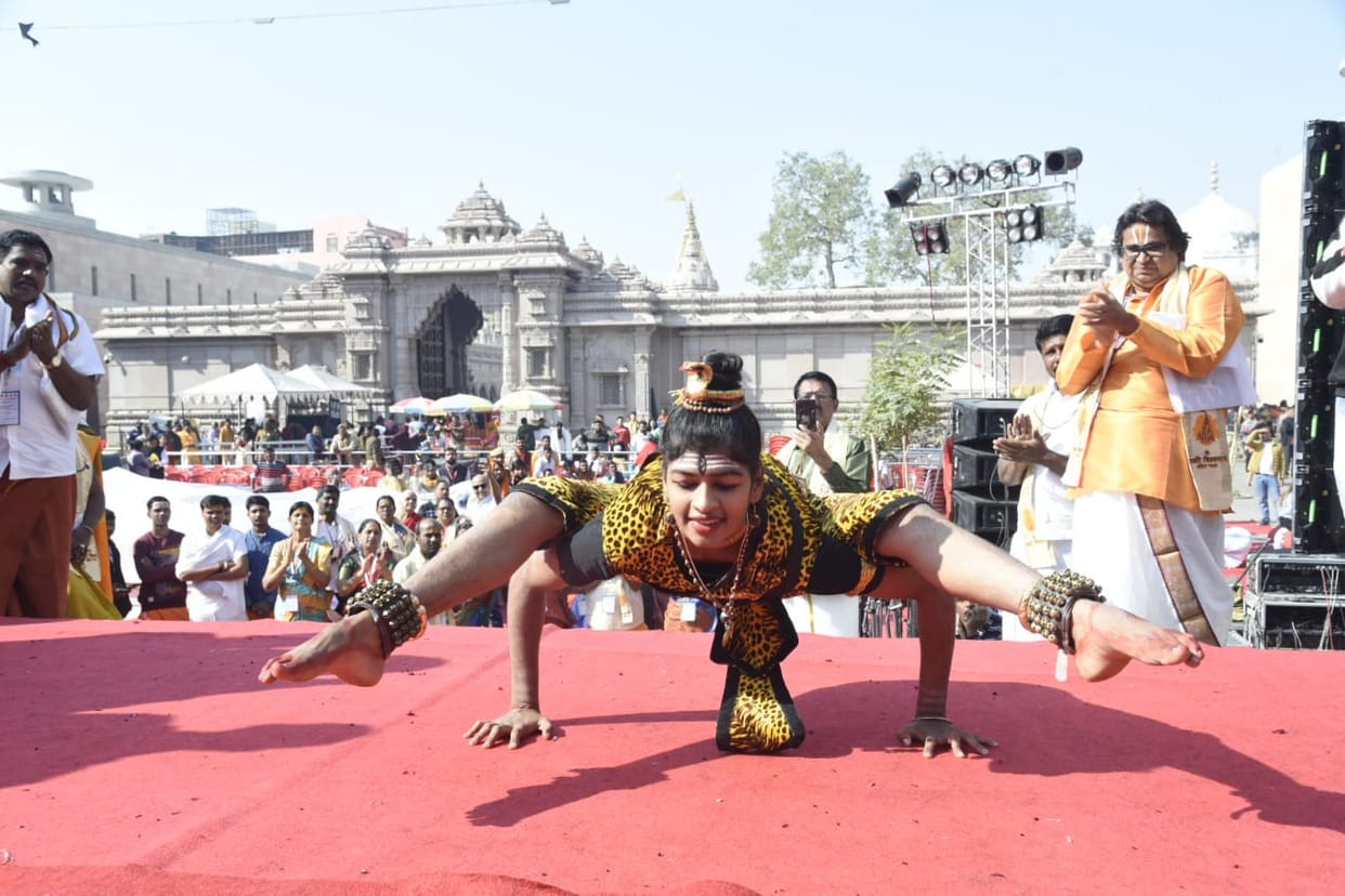 kashi tamil sangmam tamilnadu artists paid homage to Baba with songs and music