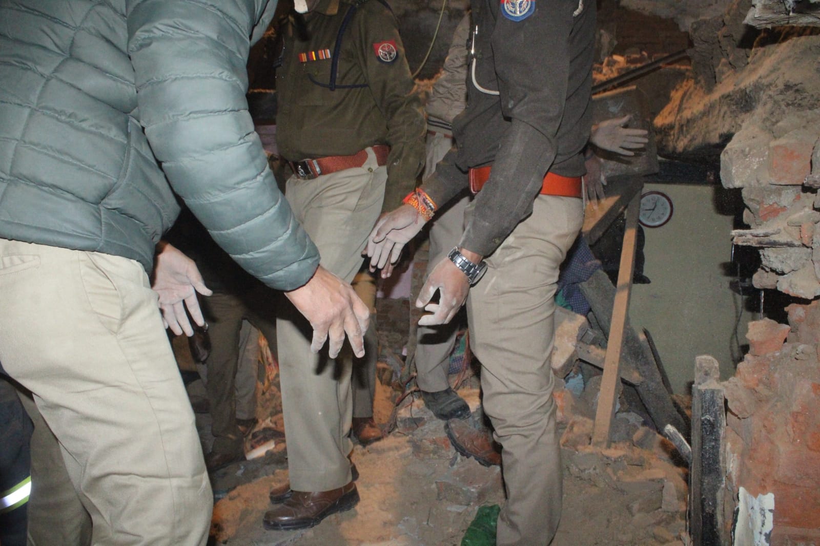 roof of house collapsed in varanasi after strong explosion people were horrified to see scene