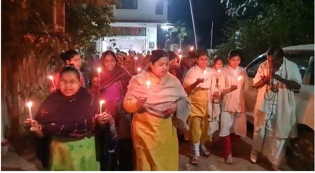 Dispute over Netaji subhash chandra bose statue at New Assi Ghat in varanasi Women take out  protest