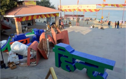 अस्सी घाट पर लगी नेता जी की प्रतिमा को हटा दिया गया