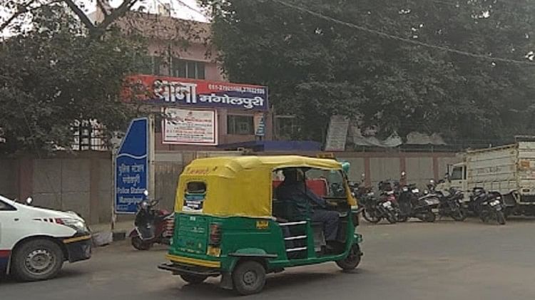 Bolero collides with Scooty near Mangolpuri flyover