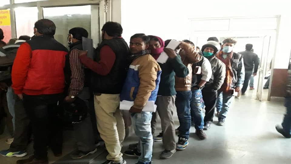 Educated are becoming illiterate to get learning Driving license agra hindi news