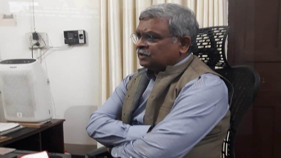 Educated are becoming illiterate to get learning Driving license agra hindi news