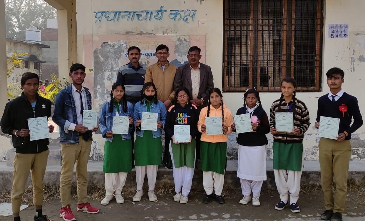 Nitin topped in essay and Priyanka topped in painting.