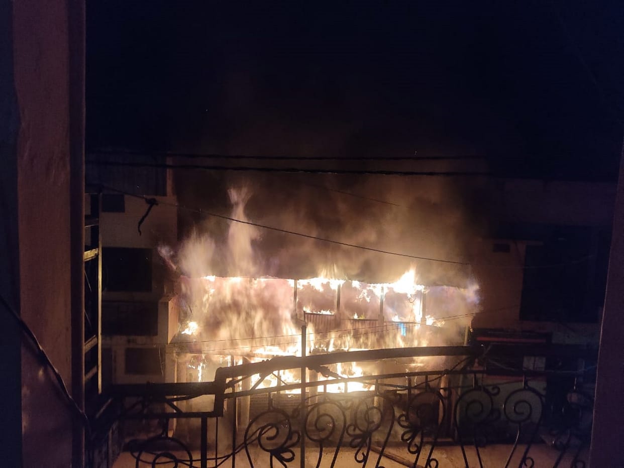 Fire broke out in building in Kotdwar fire brigade team reached Uttarakhand news in hindi