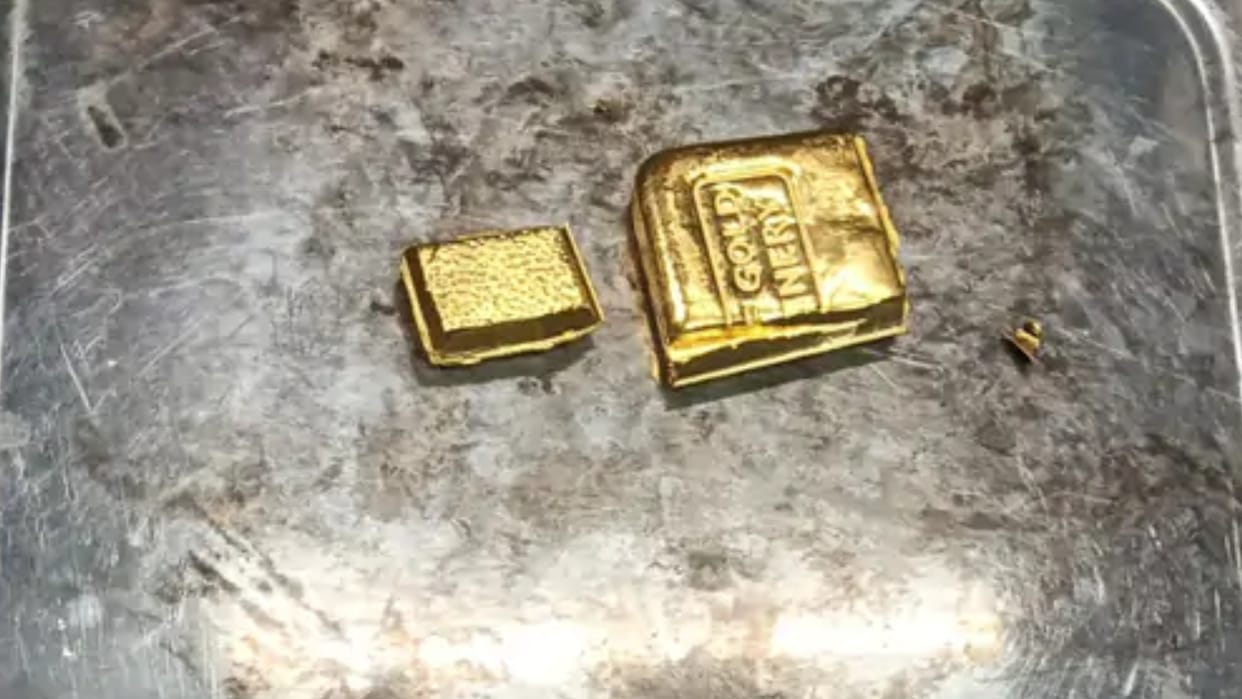 Gold worth 2 crore 9 lakh caught at Jaipur airport